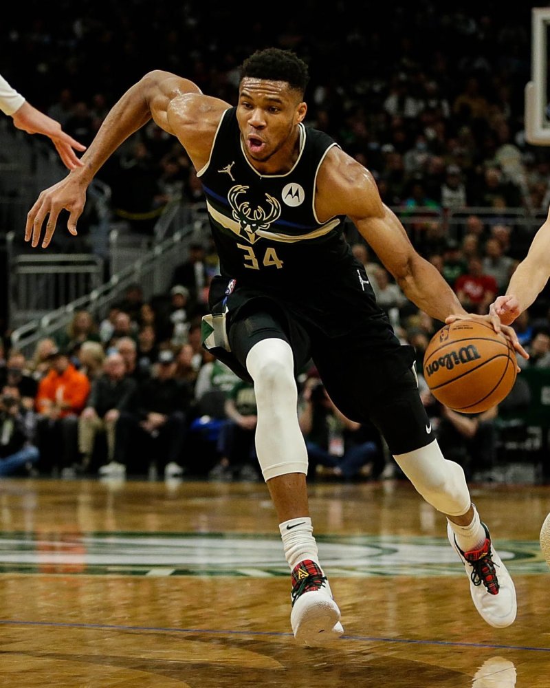 九游-字母哥迎来二十赛季出色发挥，美国队观众热烈欢呼！